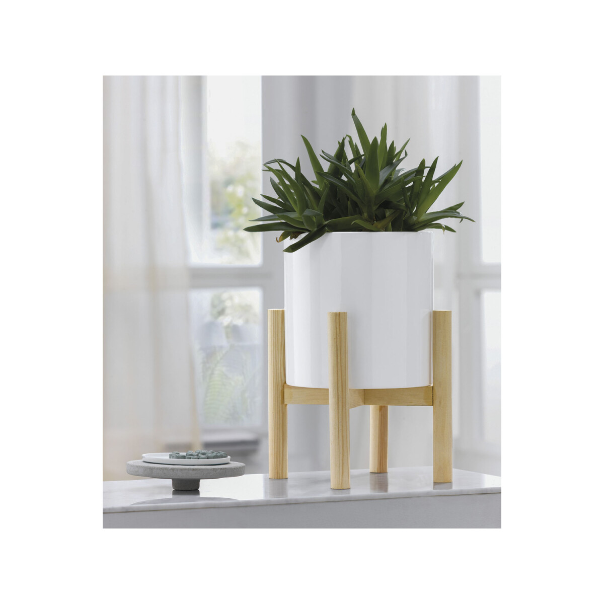 LIVARNO home Übertopf mit Gestell, aus Keramik und Kiefernholz (weiß) -  B-Ware neuwertig, 13,99 €