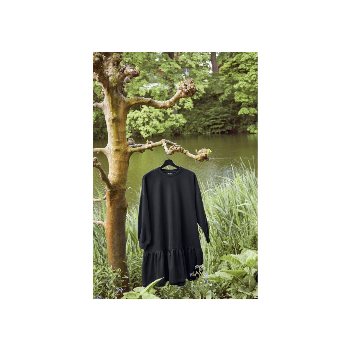 esmara® Damen Sweatkleid mit Rundhalsausschnitt und überschnittenen  Schultern (schwarz, XS (32/34)) , 10,99 €