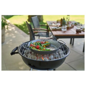 GRILLMEISTER Ø 32 Eisen-Grillpfanne / Ø 28,5 Eisen-Grillpfanne mit perforiertem Boden / Ø 20 Eisen-Grillpfanne mit Servierbrett (Eisenpfanne 28cm, gelocht) - B-Ware sehr gut